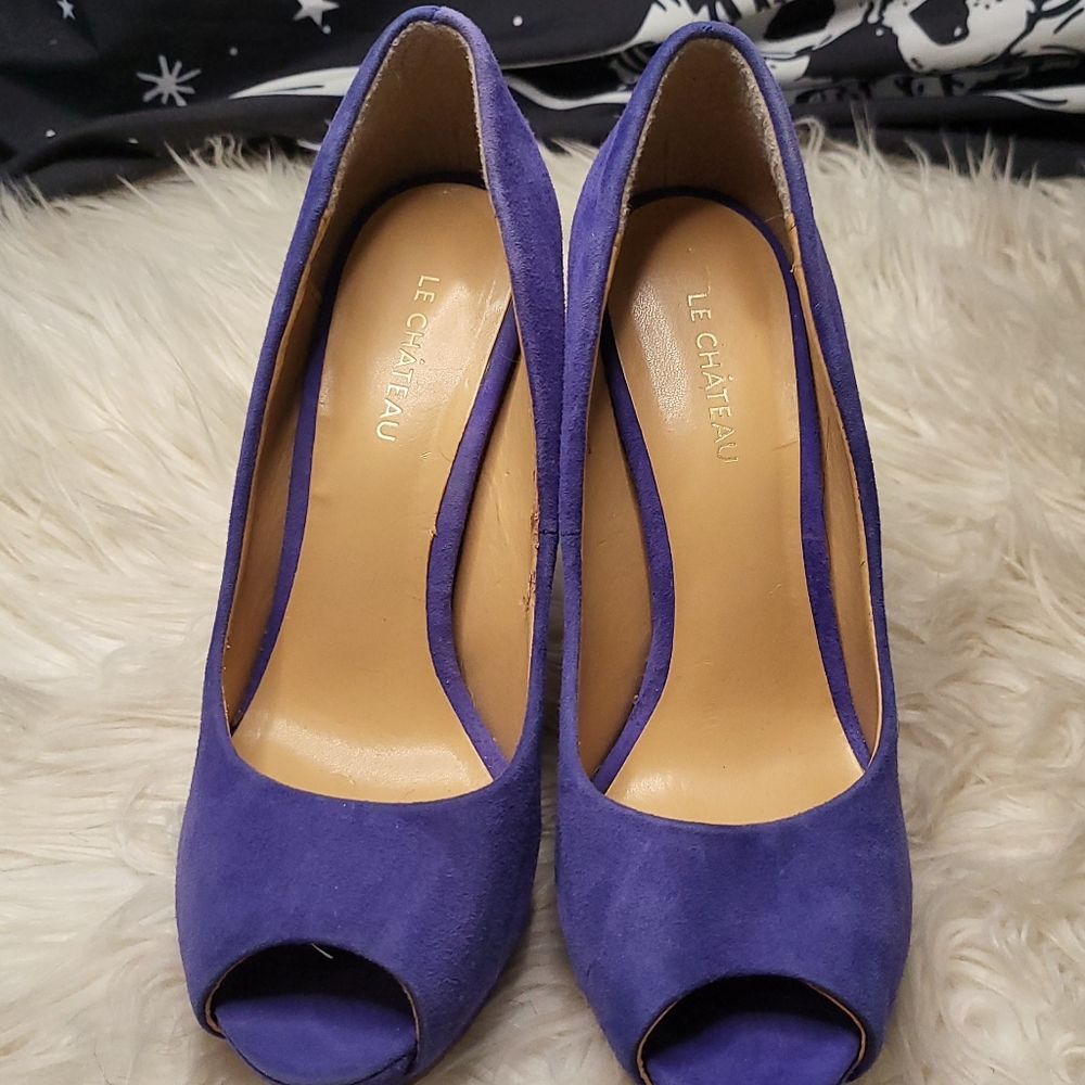 -SOLD- Blue Velour Le Chateau high heel Pumps